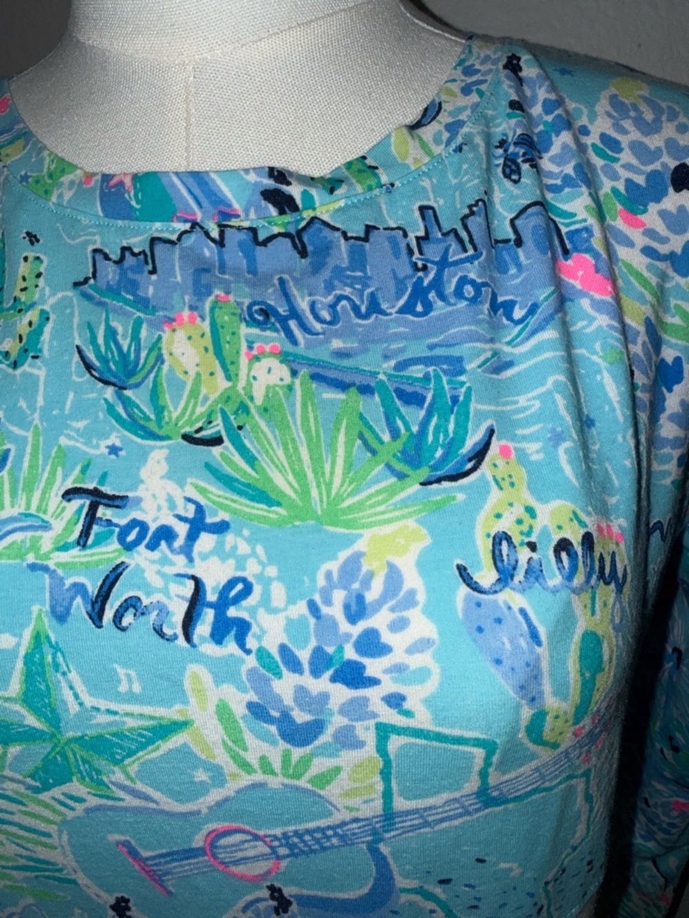 Lilly Pulitzer Lilly Loves Texas XS Finn Top In Bayside Blue - Picture 3 of 4
